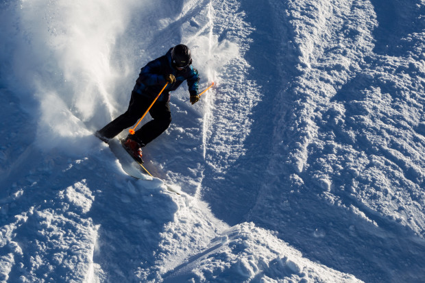 PERHATIKAN: Kaki Bedak Lynsey Dyer Skis