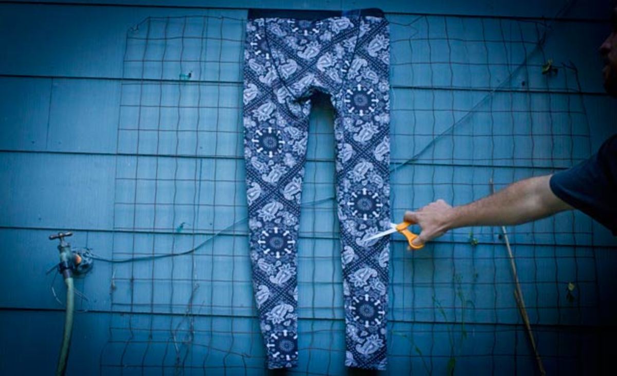 Yoga pants can be gaiters.