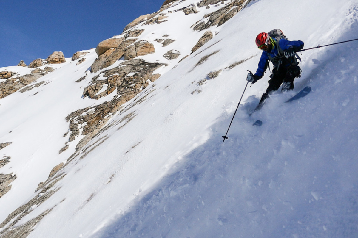 Peters shows the fundamentals of a steep turn during the descent. Photo courtesy of Noah Howell