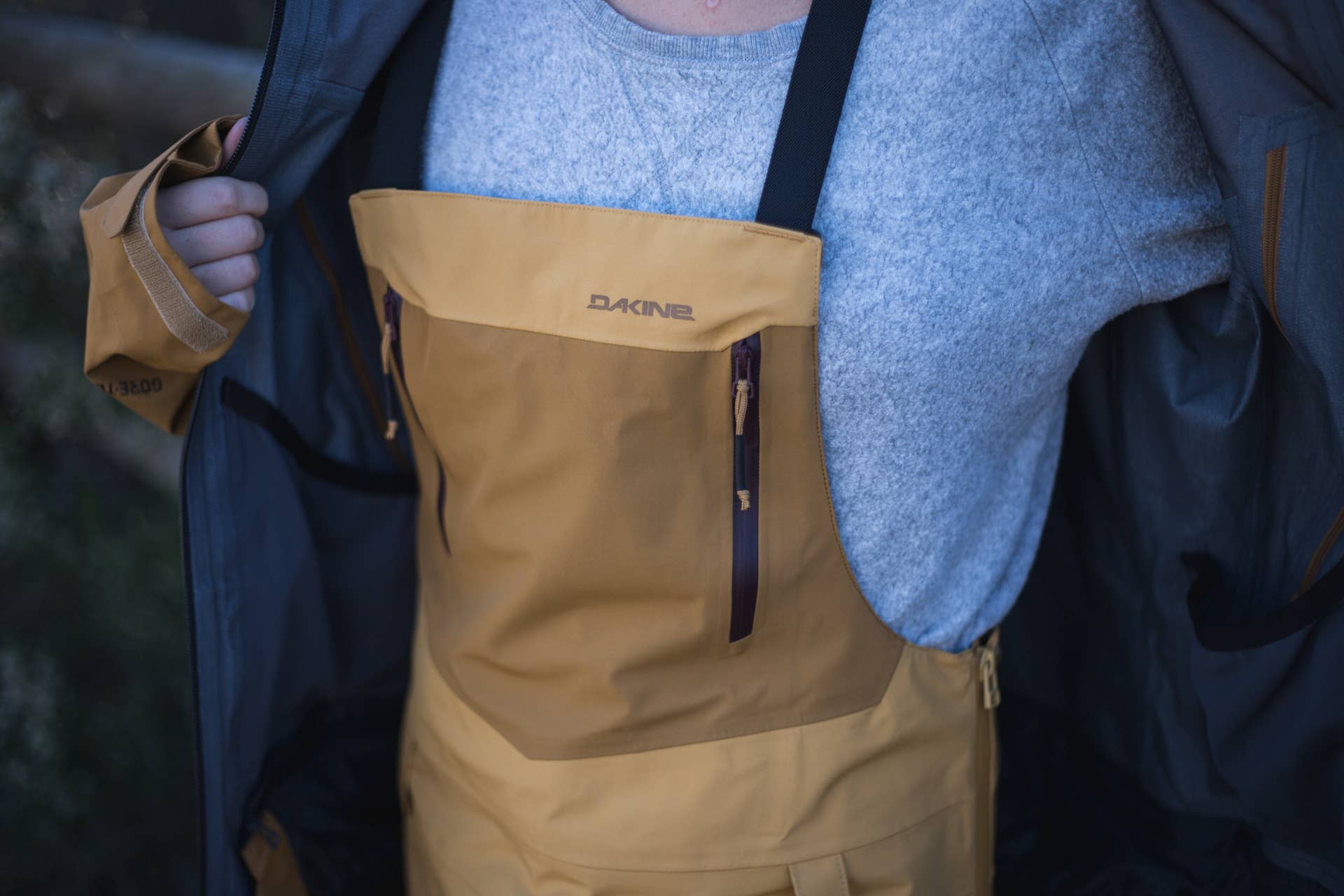 Dakine's New Kit for Women - POWDER