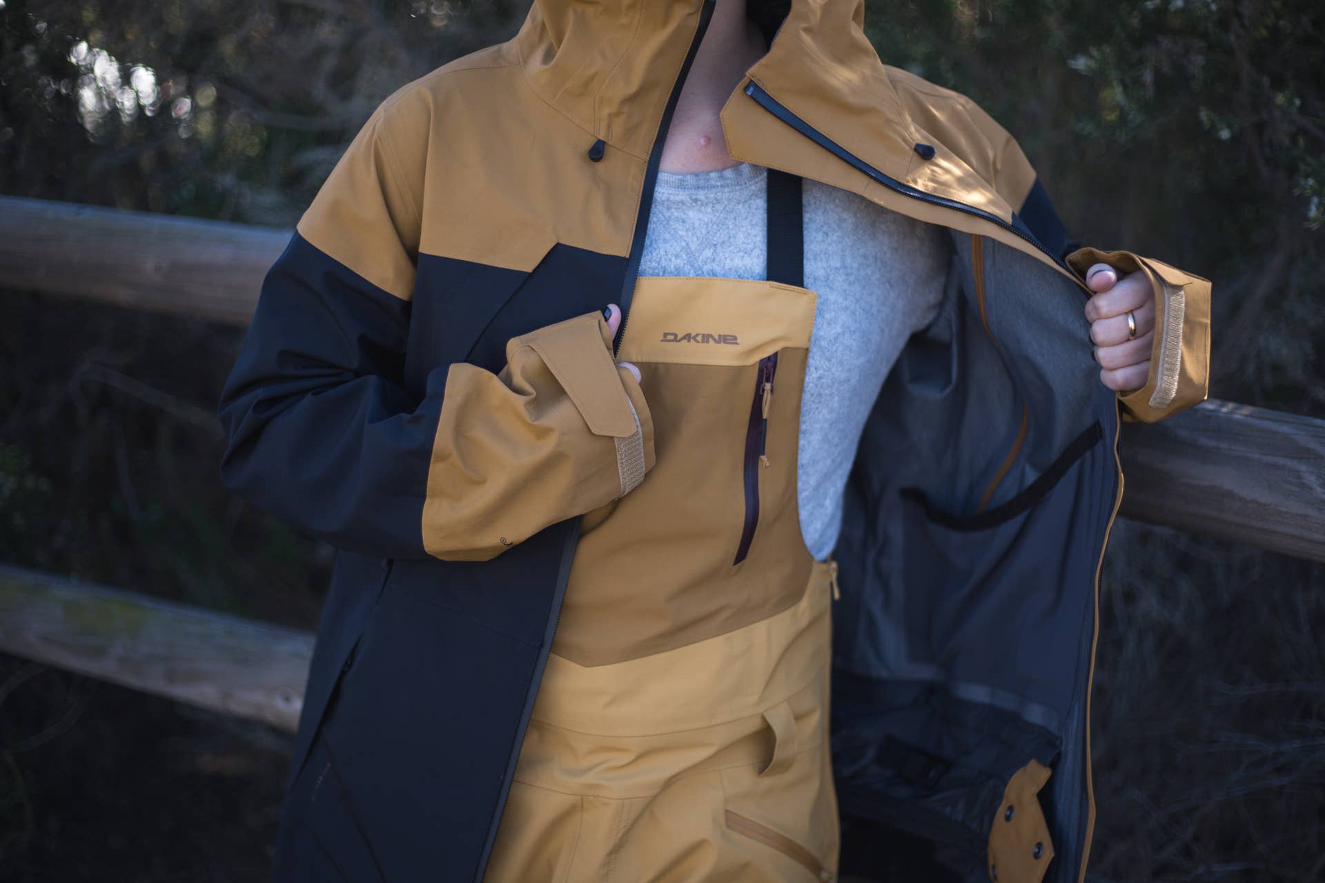 Dakine's New Kit for Women - Powder