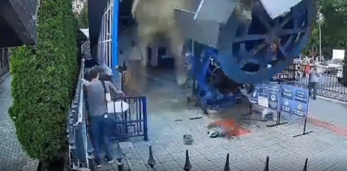Footage Shows Chairlift Collapse at Russian Resort - Powder