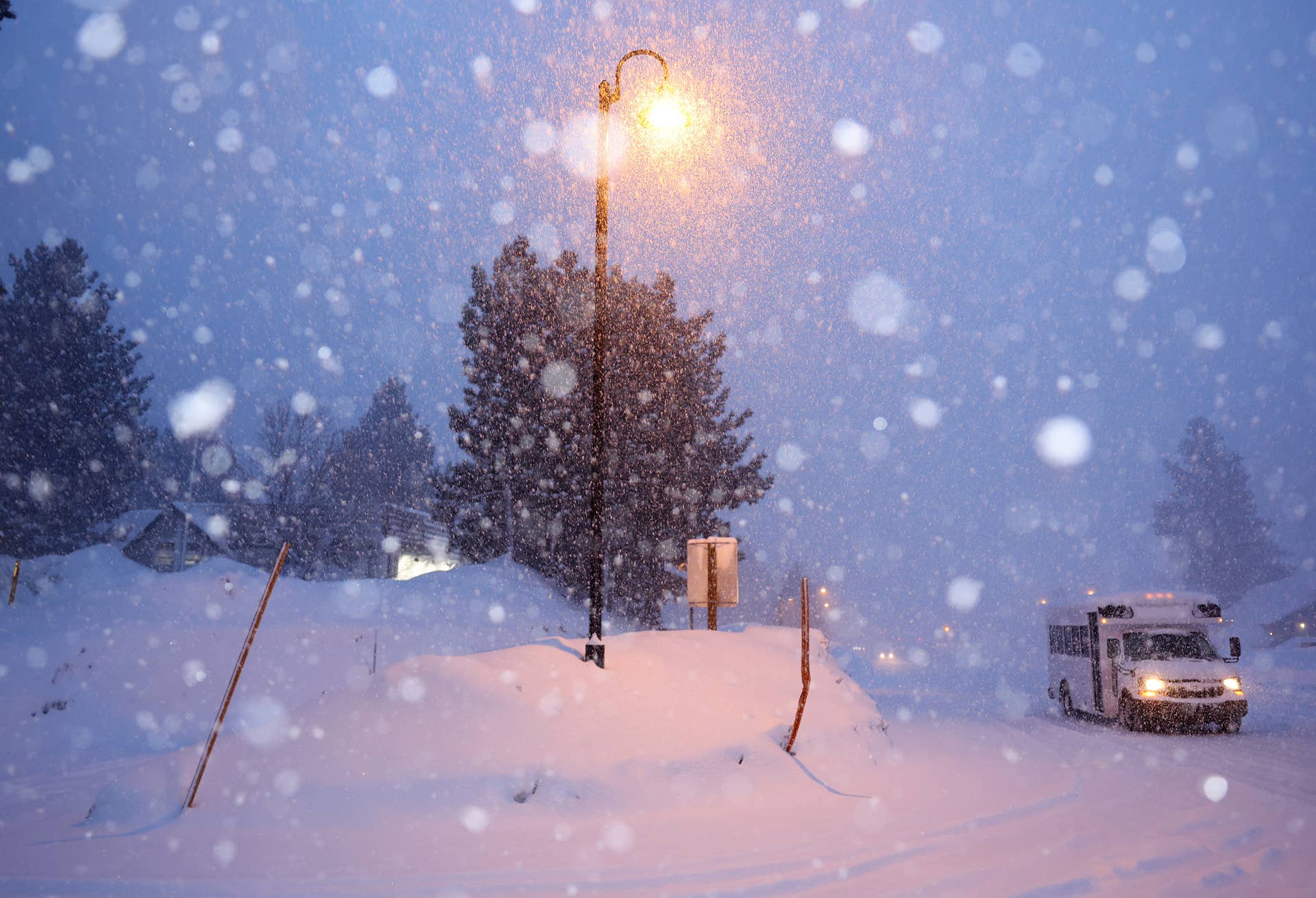 Snow Forecast: Blizzard conditions for Sierra Nevada Mountains - Powder
