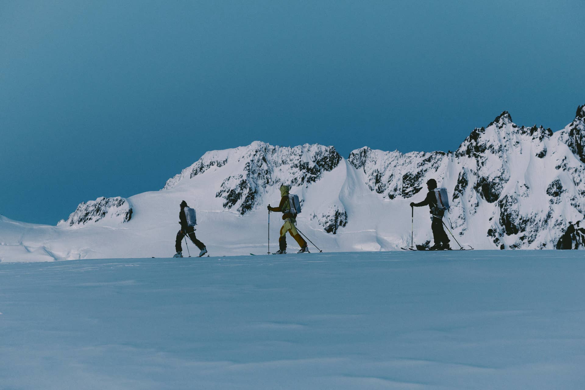 Rraide Raide Drops New 2027 Packs, Apparel, and Gloves - POWDER