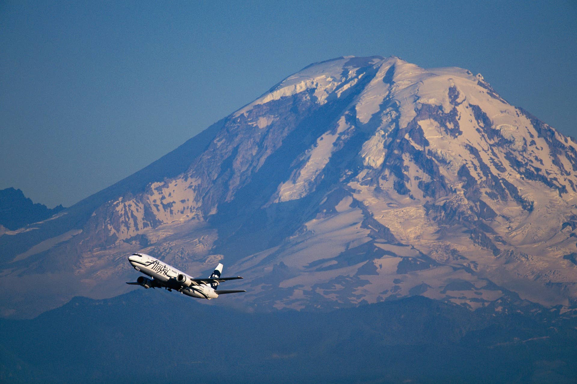 Every Major Airline’s Ski Bag Policy and Fees (2025) - Powder