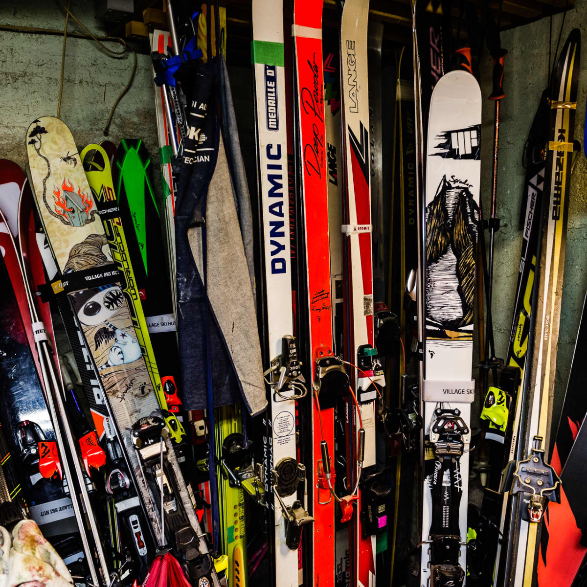 Buy used ski equipment 2025