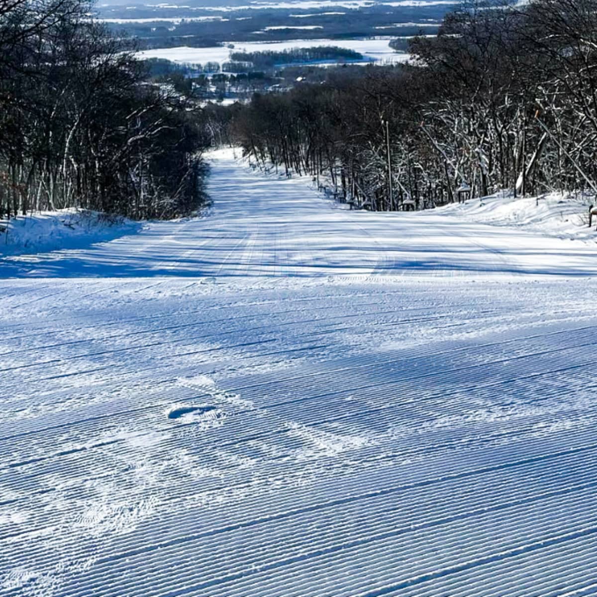 Devil's 2025 head ski