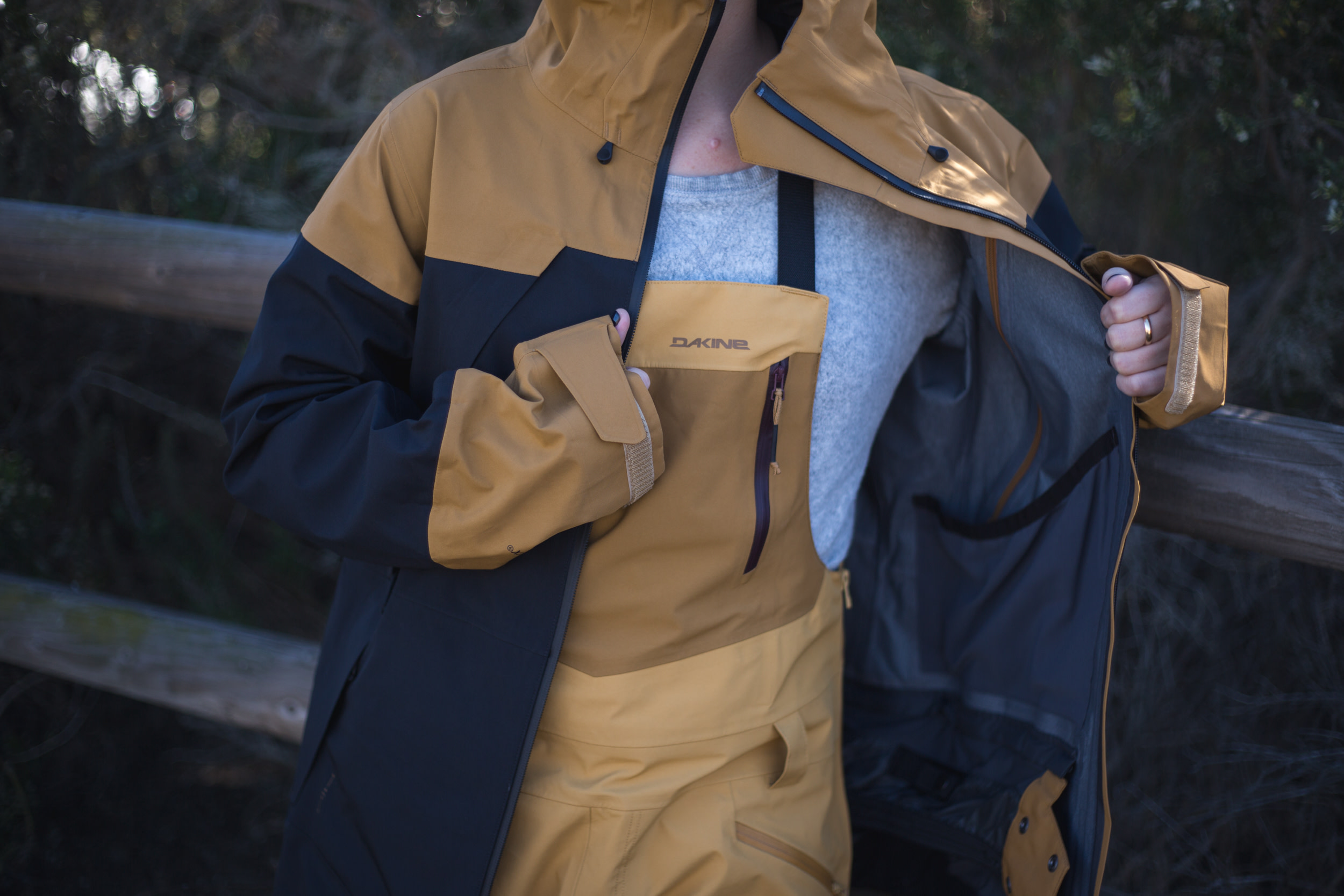 Dakine's New Kit for Women - Powder