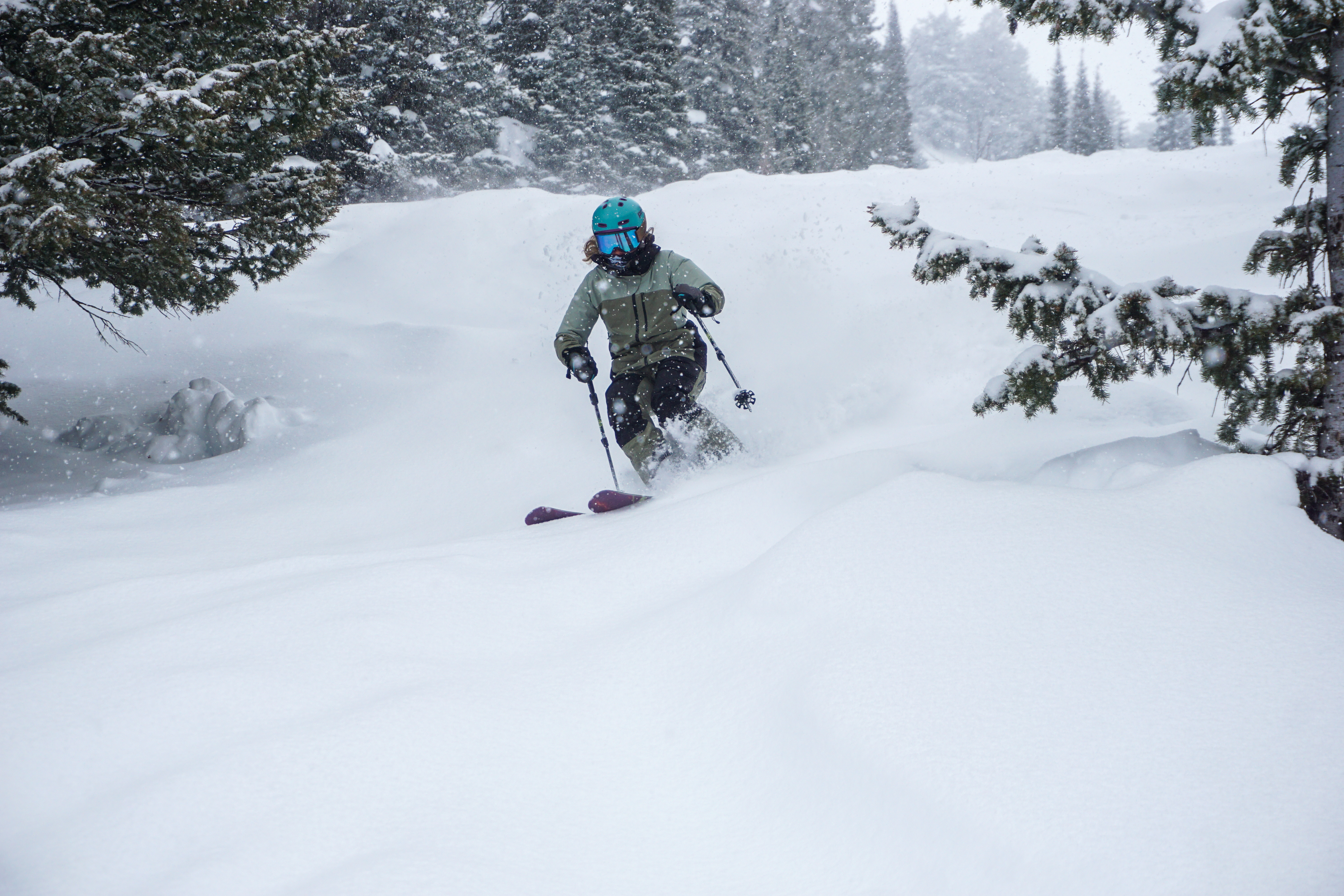 STRAFE MEDOW JACKET＆SCARETT BIB Powder Review: Strafe Meadow Jacket and Scarlett Bib - Powder