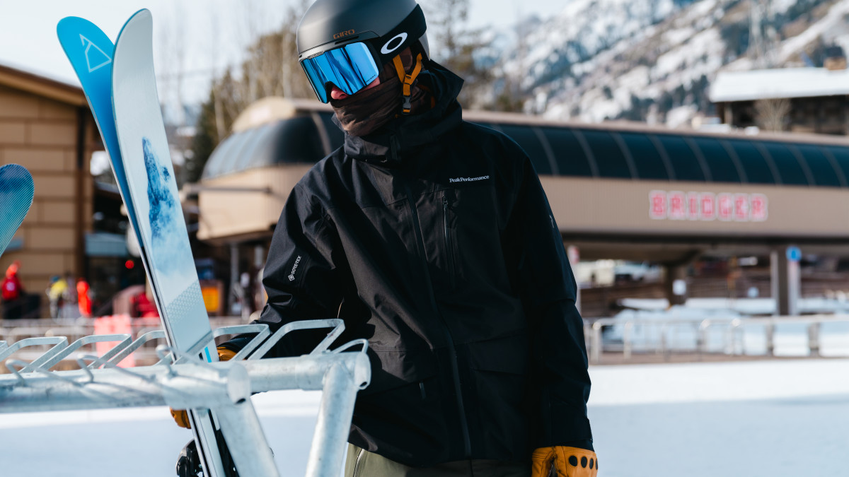 スキー Peak performance Heli vertical jacket Peak Performance Women's Heli Vertical Jacket review - Freeride