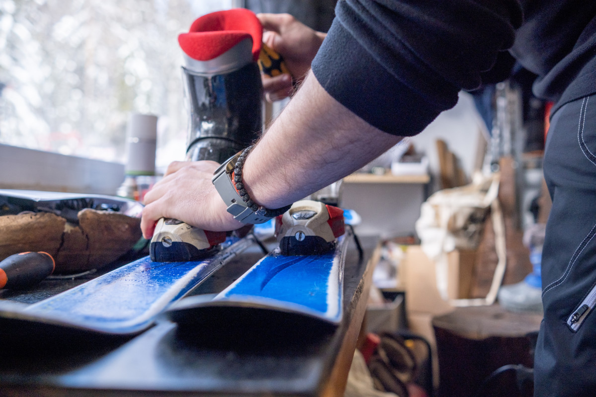 Renting Skis This Winter? Here Are 6 Tips for a Smooth Experience From an Ex-Rental Employee Renting Skis This Winter? Here Are 6 Tips for a Smooth Experience From an Ex-Rental Employee