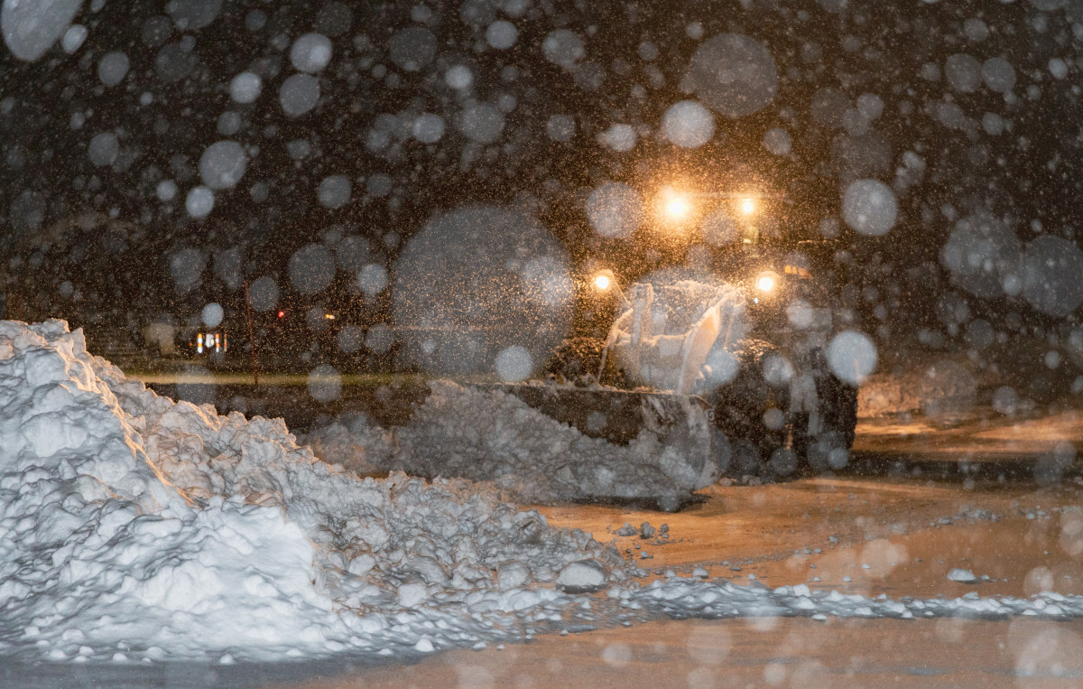Mammoth Mountain Delays Opening as Storm Approaches California