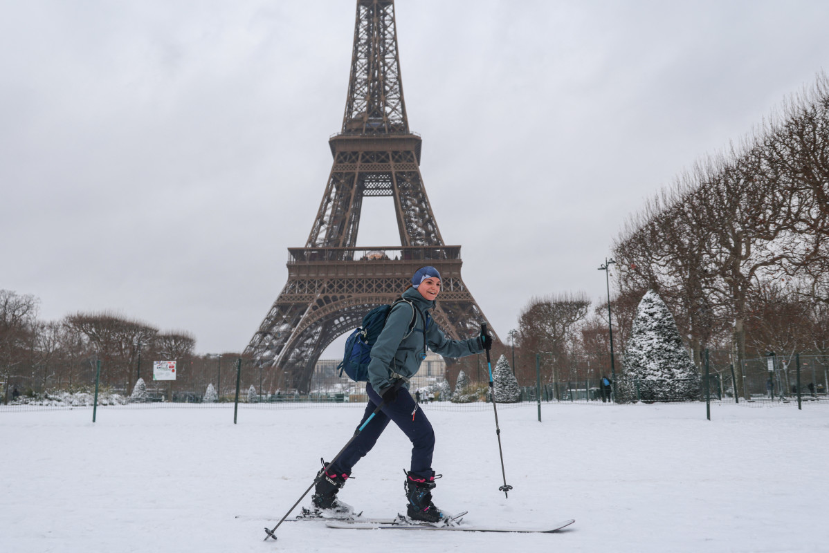 Skiers Hit the Slopes in Paris Amid Wintry Weather of "Rare Intensity"