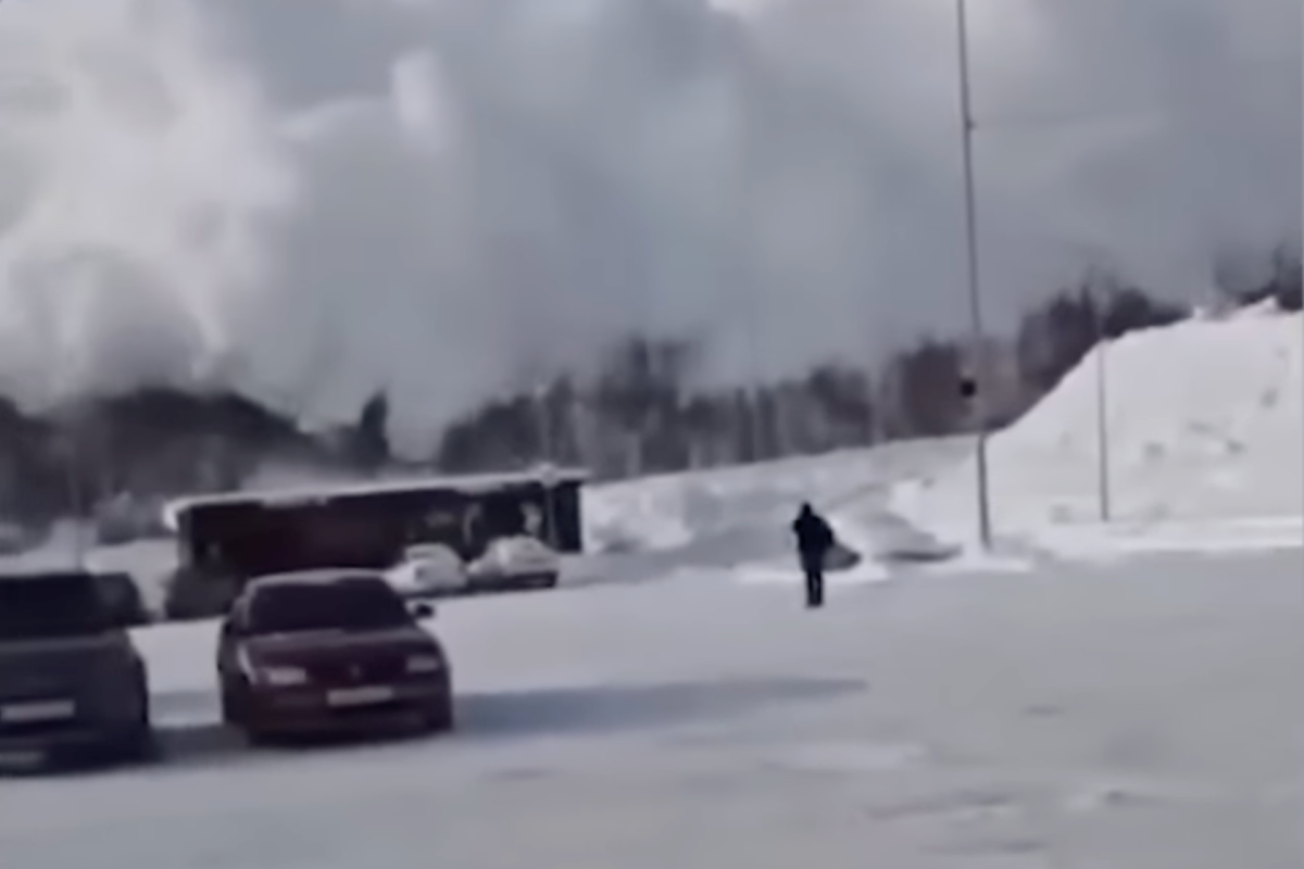 Video Shows Avalanche Racing Toward People on Russia's Mount Elbrus (Watch)
