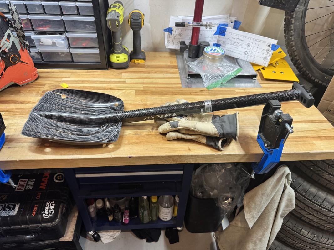 I Tested The Lightest Certified Avalanche Shovel In The World