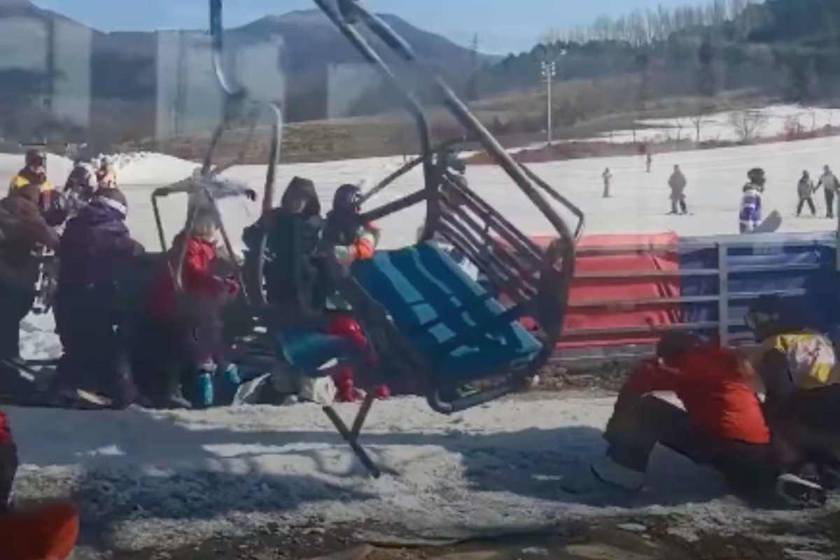 Skiers Leap From Chinese Ski Lift During Dangerous "Rollback" Malfunction