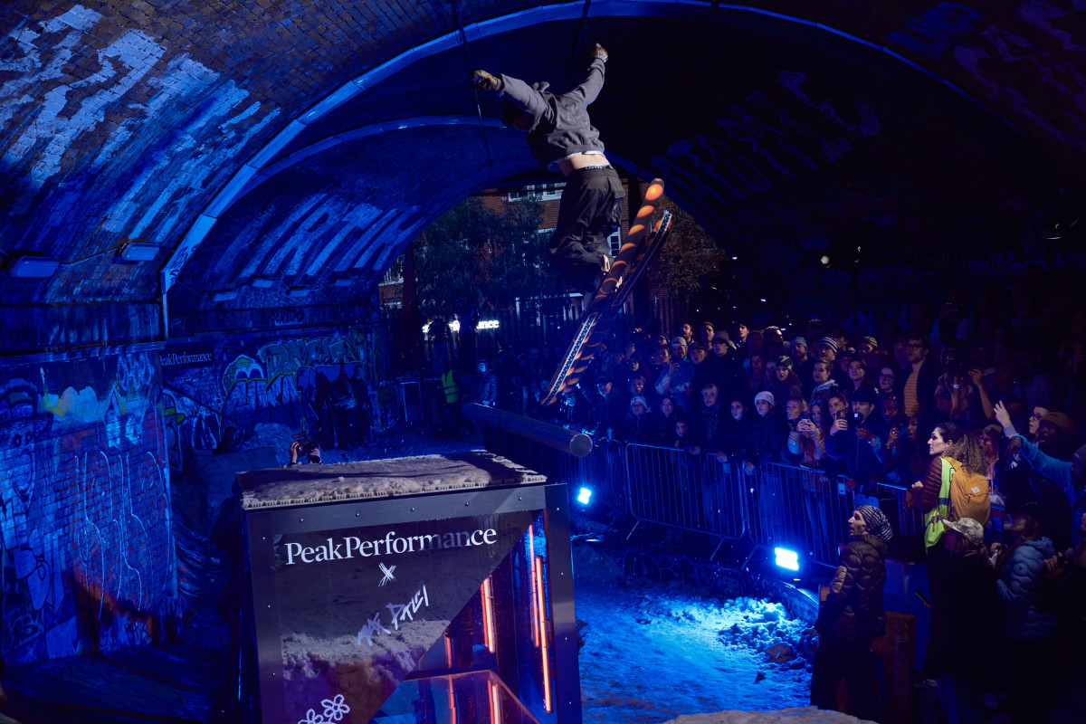 Skiers Build Terrain Park in London With Real Snow