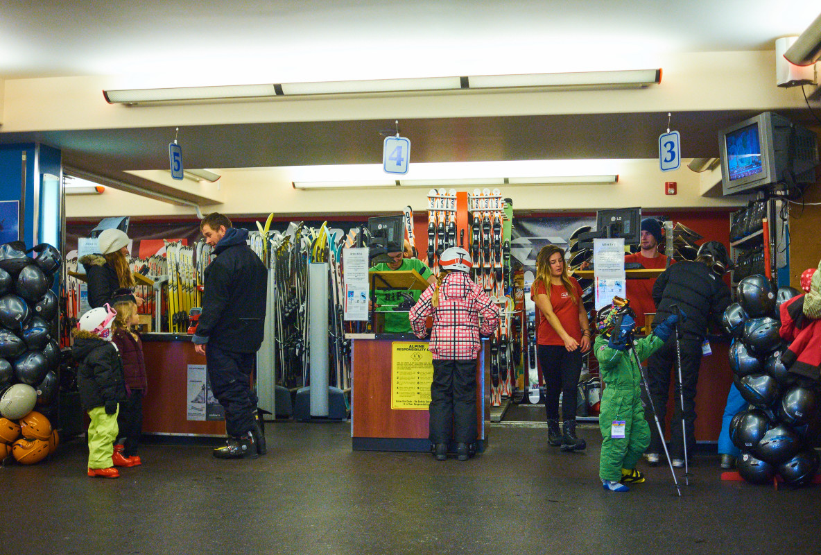 Renting Skis This Winter? Here Are 6 Tips for a Smooth Experience From an Ex-Rental Employee