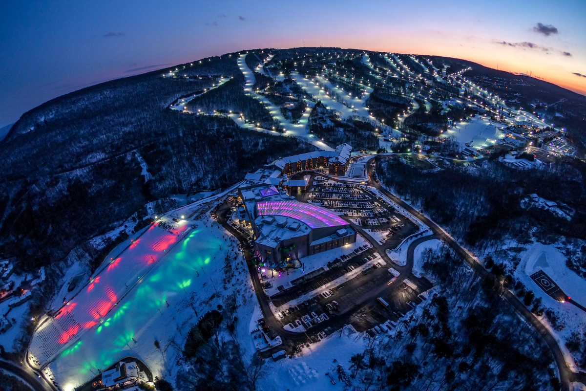 Pennsylvania Resort To Host Night Skiing Until 1 in the Morning