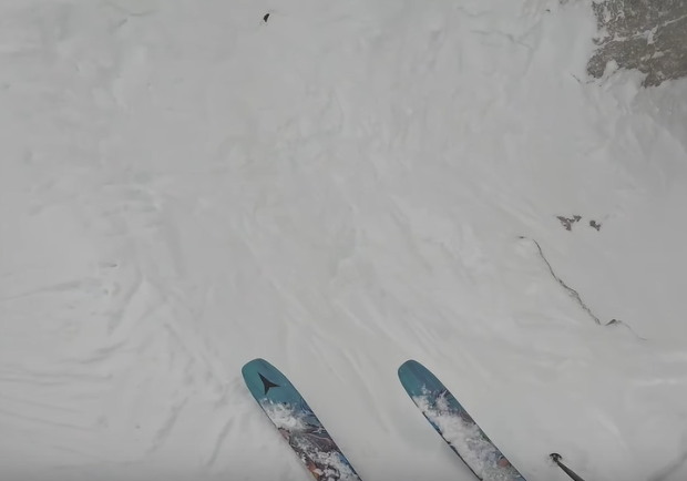 Pemain Ski Belajar Bagaimana Agar Tidak Jatuh Ke Couloir Corbet