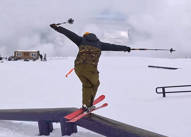 Pemain Ski Menolak Menyerah Pada Trik Konyol