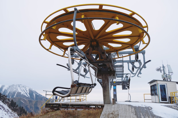 Mengapa Membangun Lift Ski Sangat Sulit