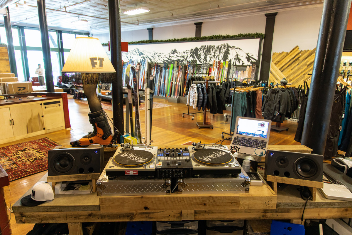 Ski monster outlet