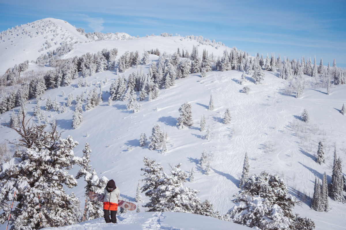 Netflix Billionaire CoFounder Buys Stake In Continent's Largest Ski Resort