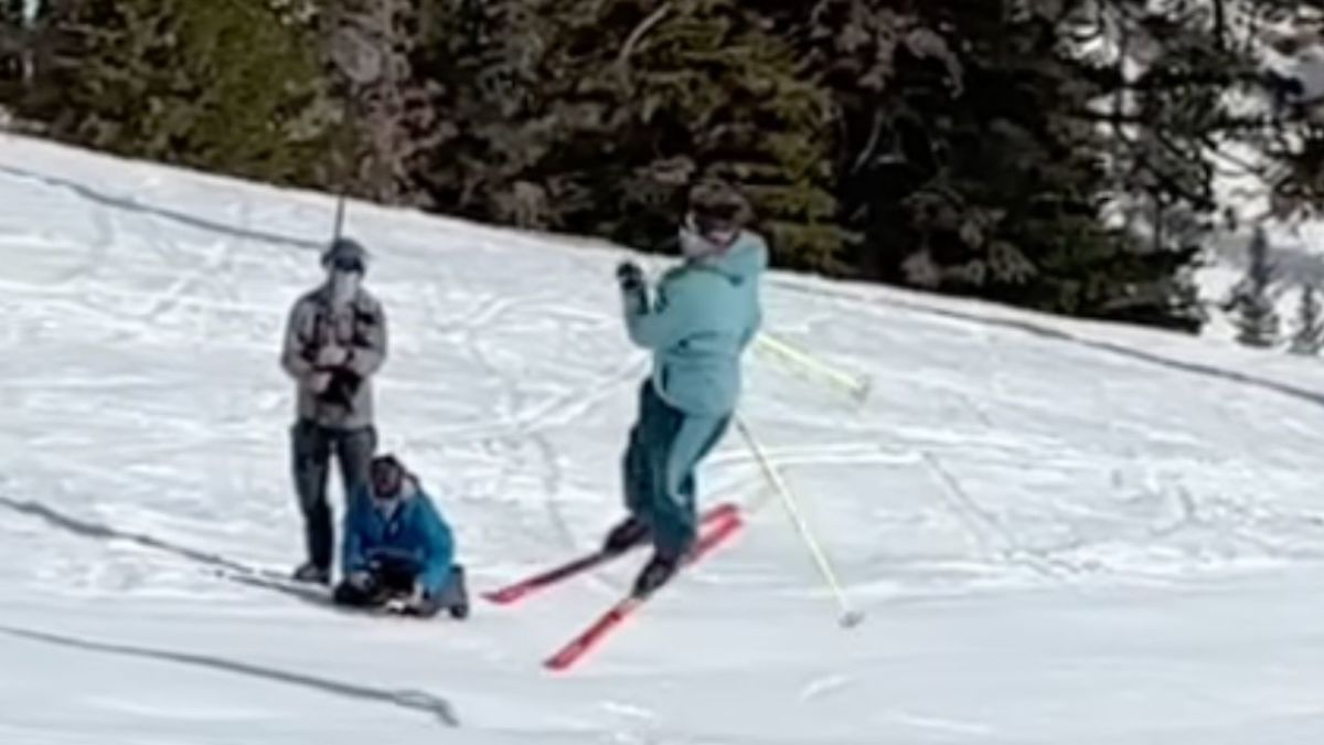 Look Pro Skiing Legend Brings Back Ski Ballet With Impressive Skills