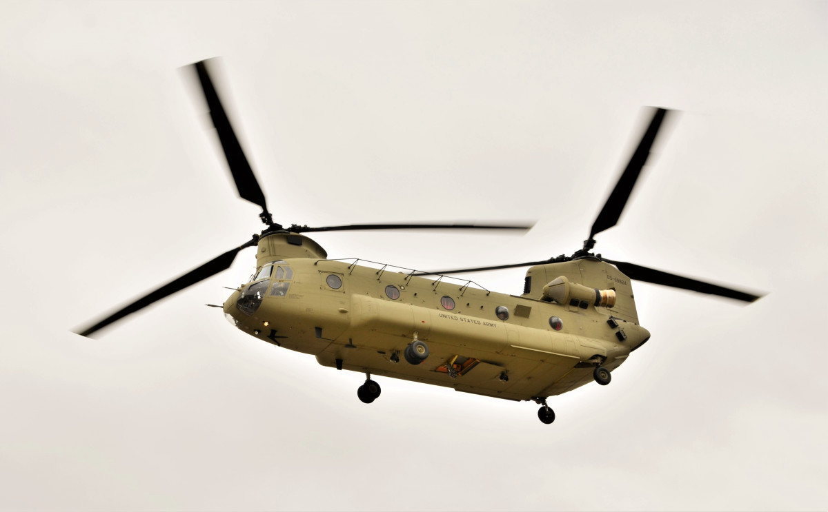 Ski Resort Employs Chinook Helicopter To Install Cranes At 11,166 Feet