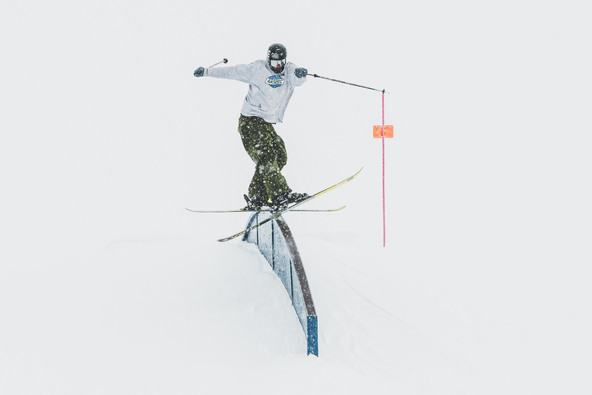 Völkl Riot 154 スノーボード ケース付き 超お得 2024 Volkl Blaze 86 Skis w VMotion 11 TCX GW Bindings