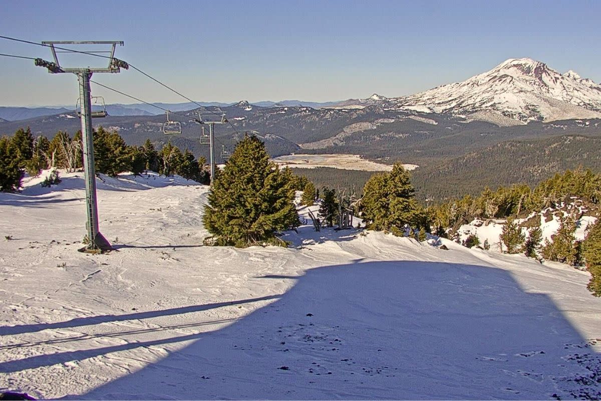 Mt. Bachelor, OR Delays Opening Indefinitely