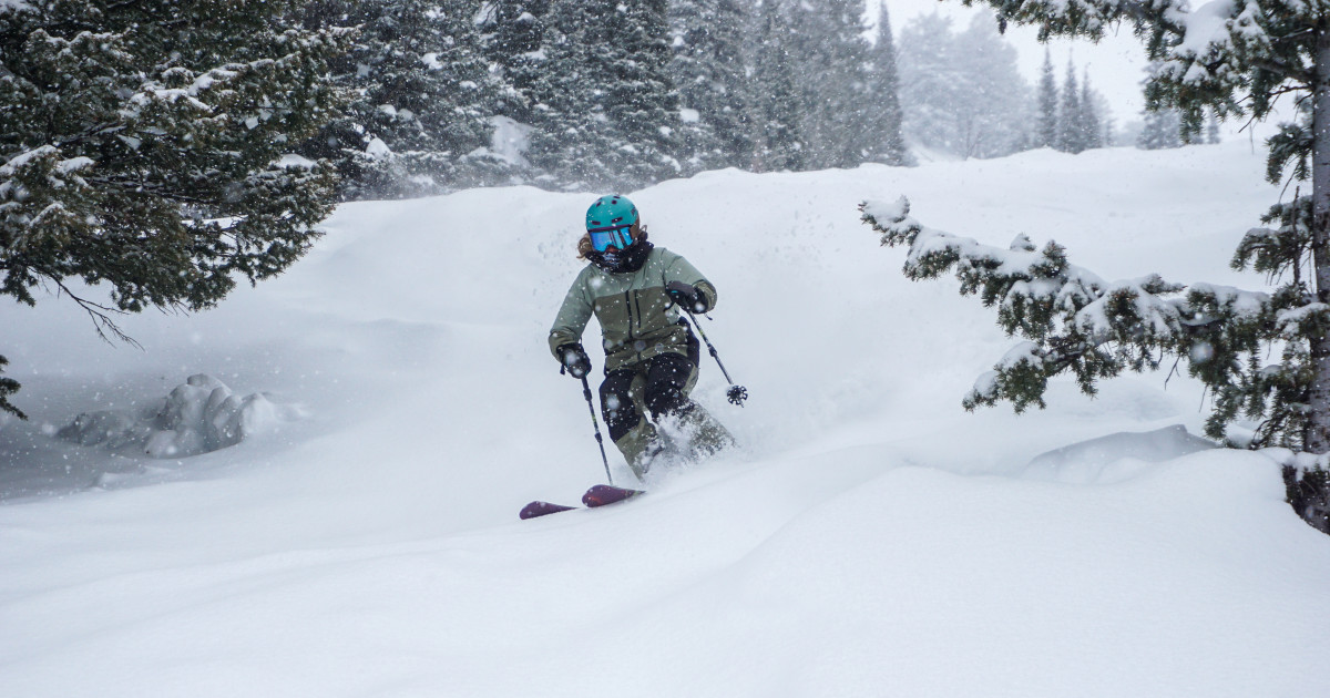 STRAFE MEDOW JACKET＆SCARETT BIB Powder Review: Strafe Meadow Jacket and Scarlett Bib - Powder