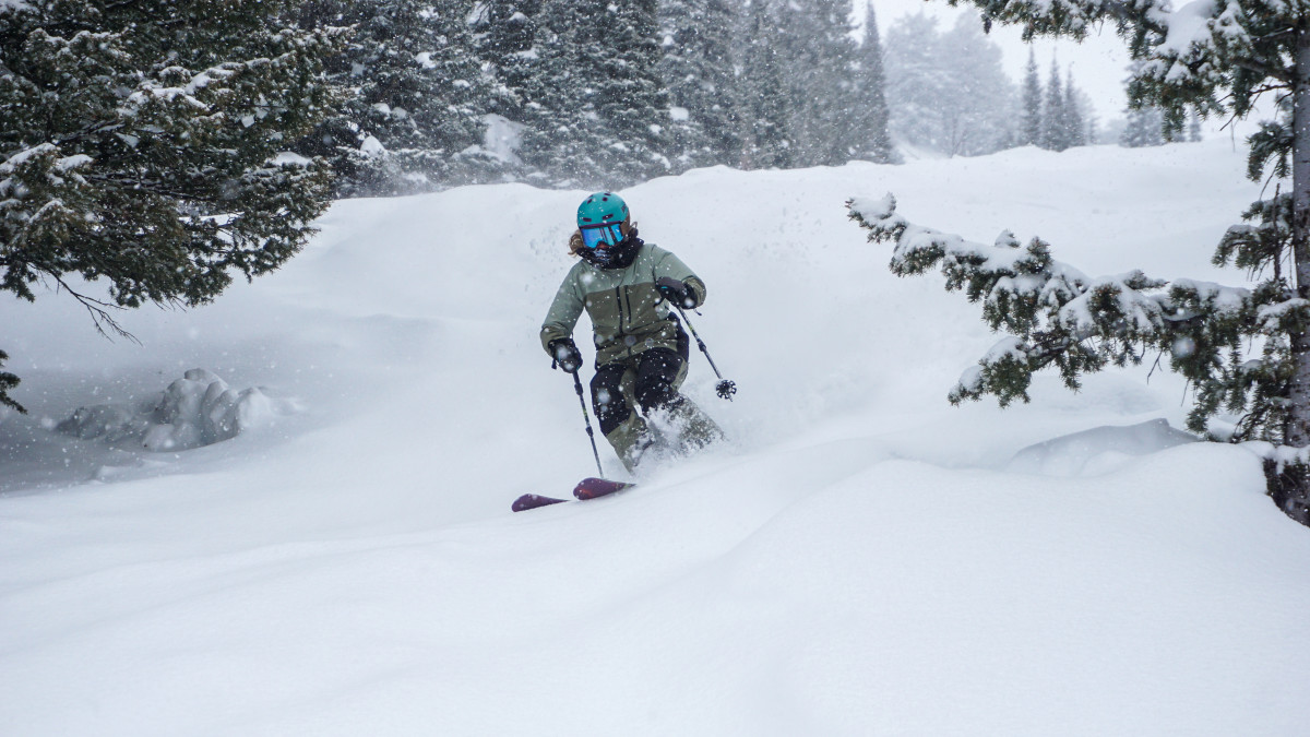 STRAFE MEDOW JACKET＆SCARETT BIB Powder Review: Strafe Meadow Jacket and Scarlett Bib - Powder