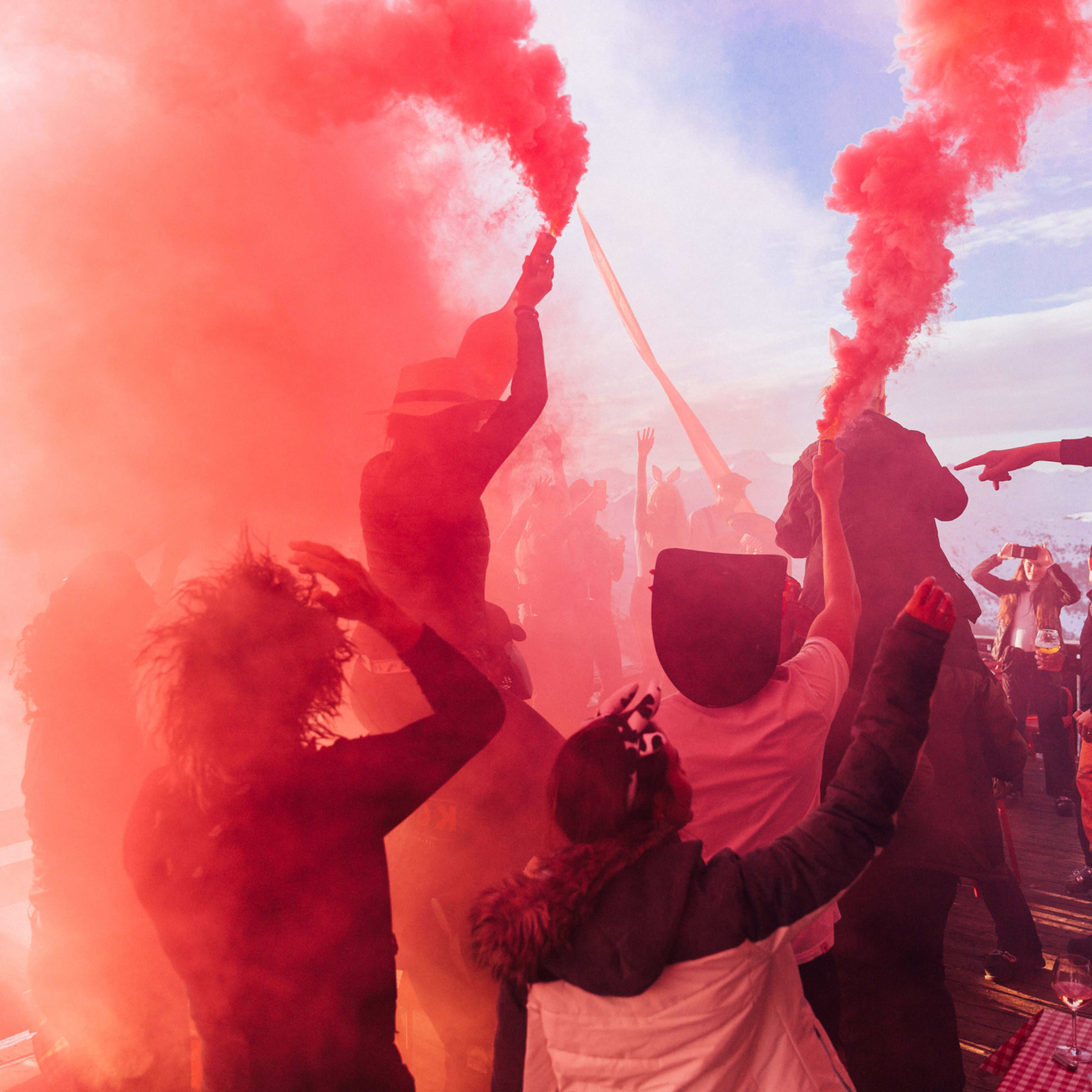 10-ski-resorts-where-you-can-cross-state-or-country-borders-powder