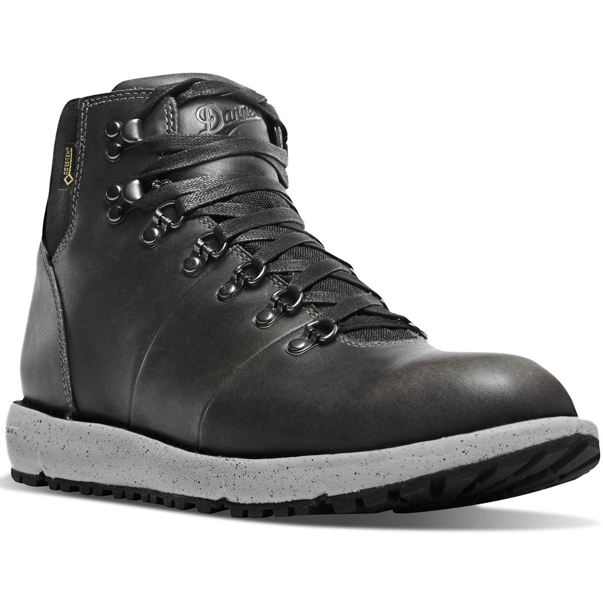 The Best Boots For Mountain Wear - Powder display picture 2