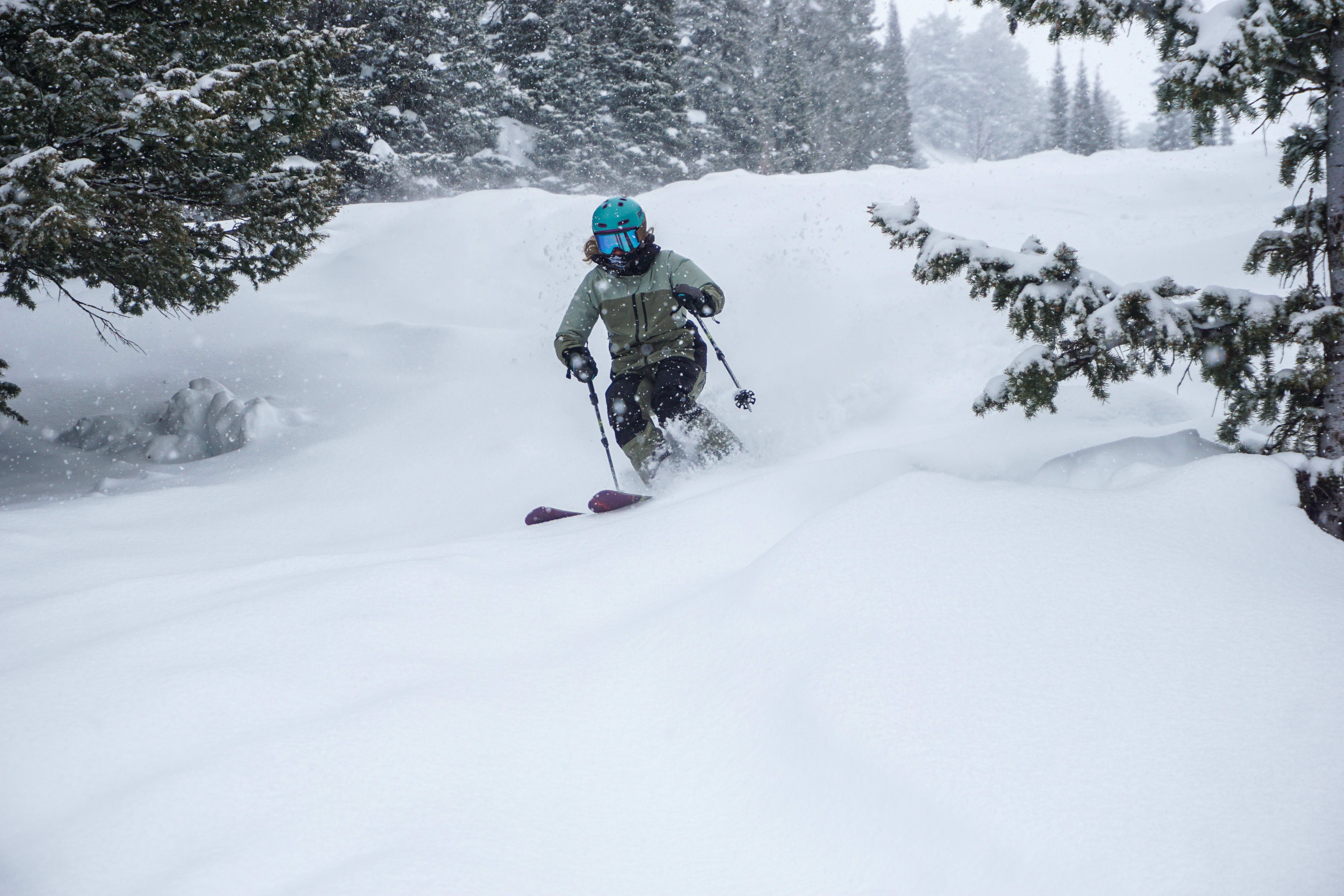 STRAFE MEDOW JACKET＆SCARETT BIB Powder Review: Strafe Meadow Jacket and Scarlett Bib - Powder