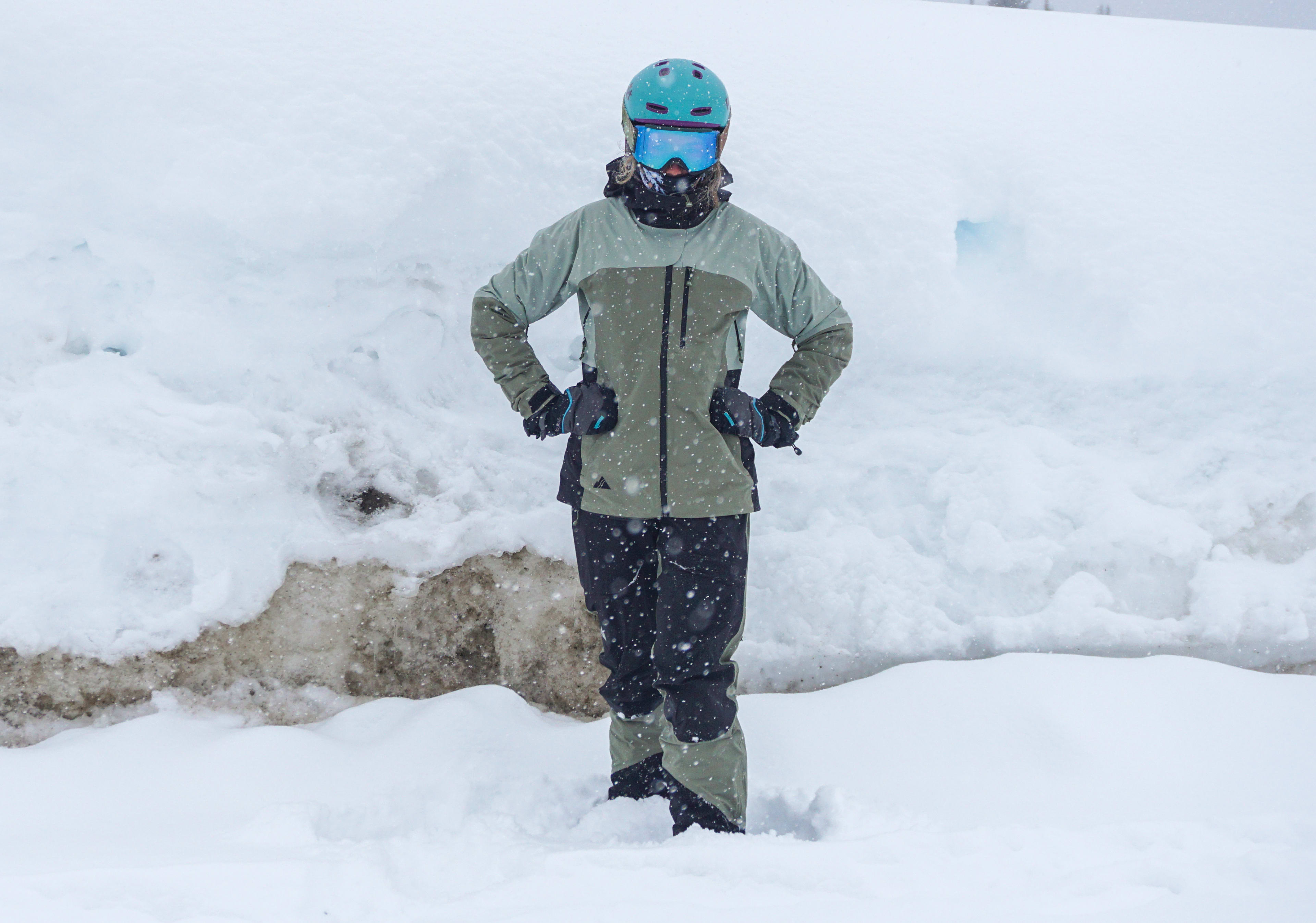 STRAFE MEDOW JACKET＆SCARETT BIB Powder Review: Strafe Meadow Jacket and Scarlett Bib - Powder