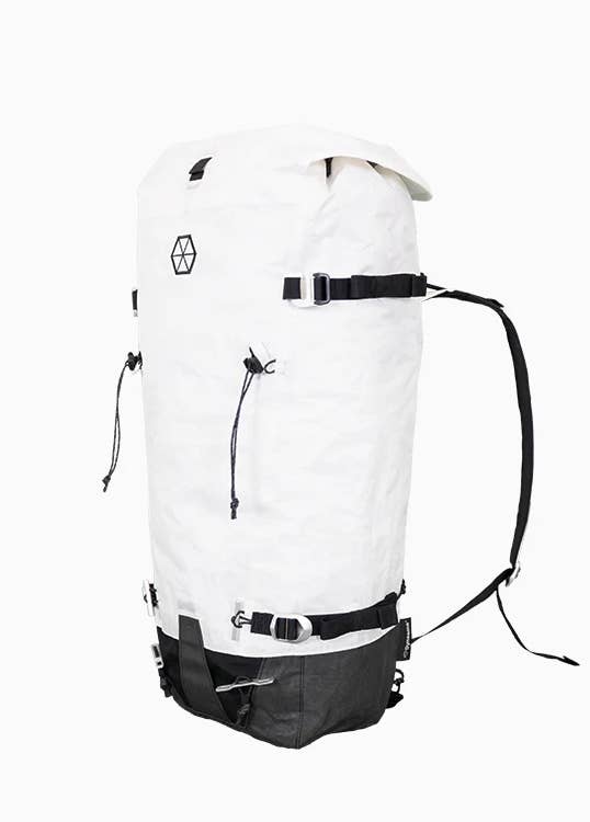 Samaya's Ultra 35 Pack is A Minimalist's Dream Ski Backpack Samaya's Ultra 35 Pack is A Minimalist's Dream Ski Backpack