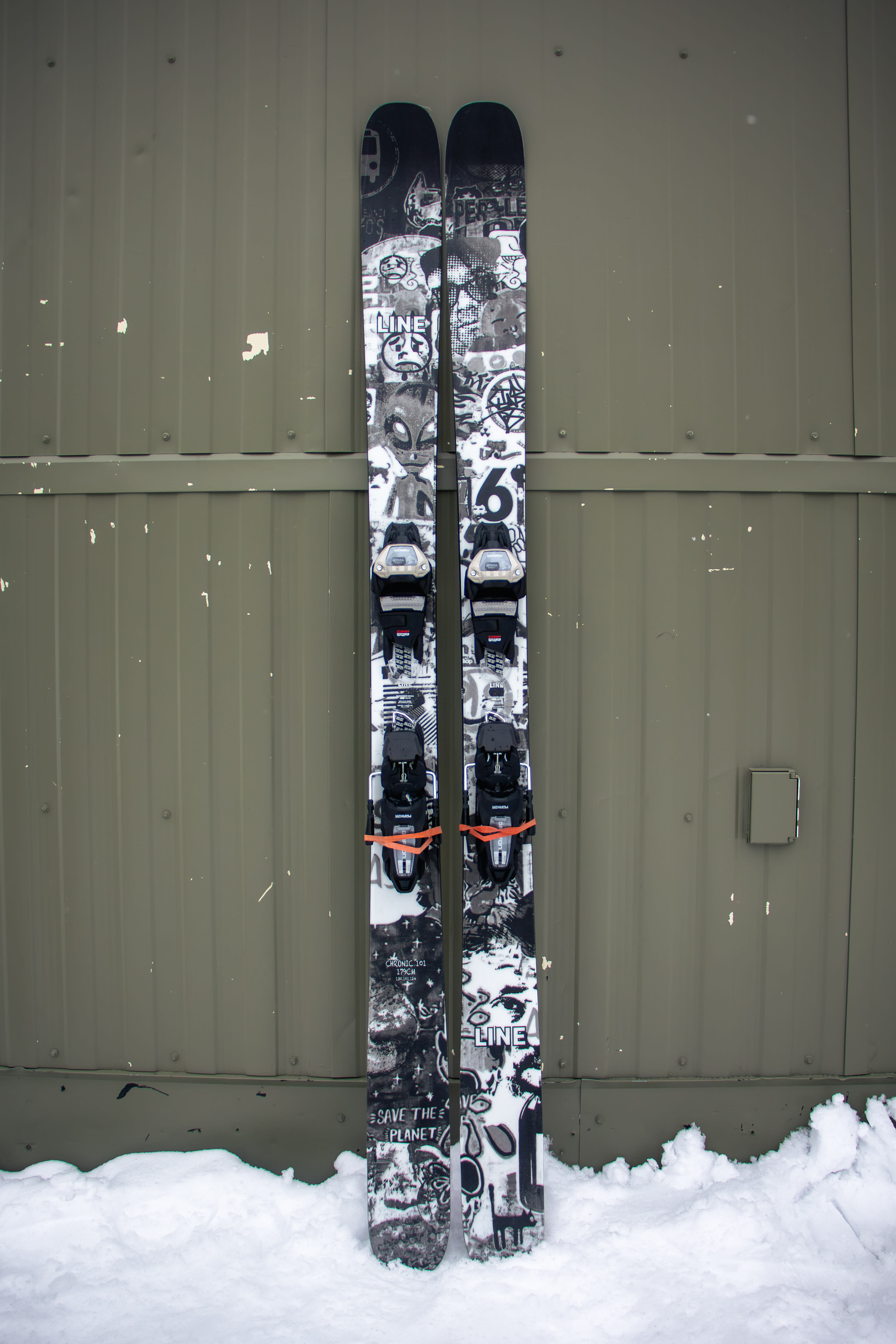 Review: Line Chronic 101 Park Skis - Powder