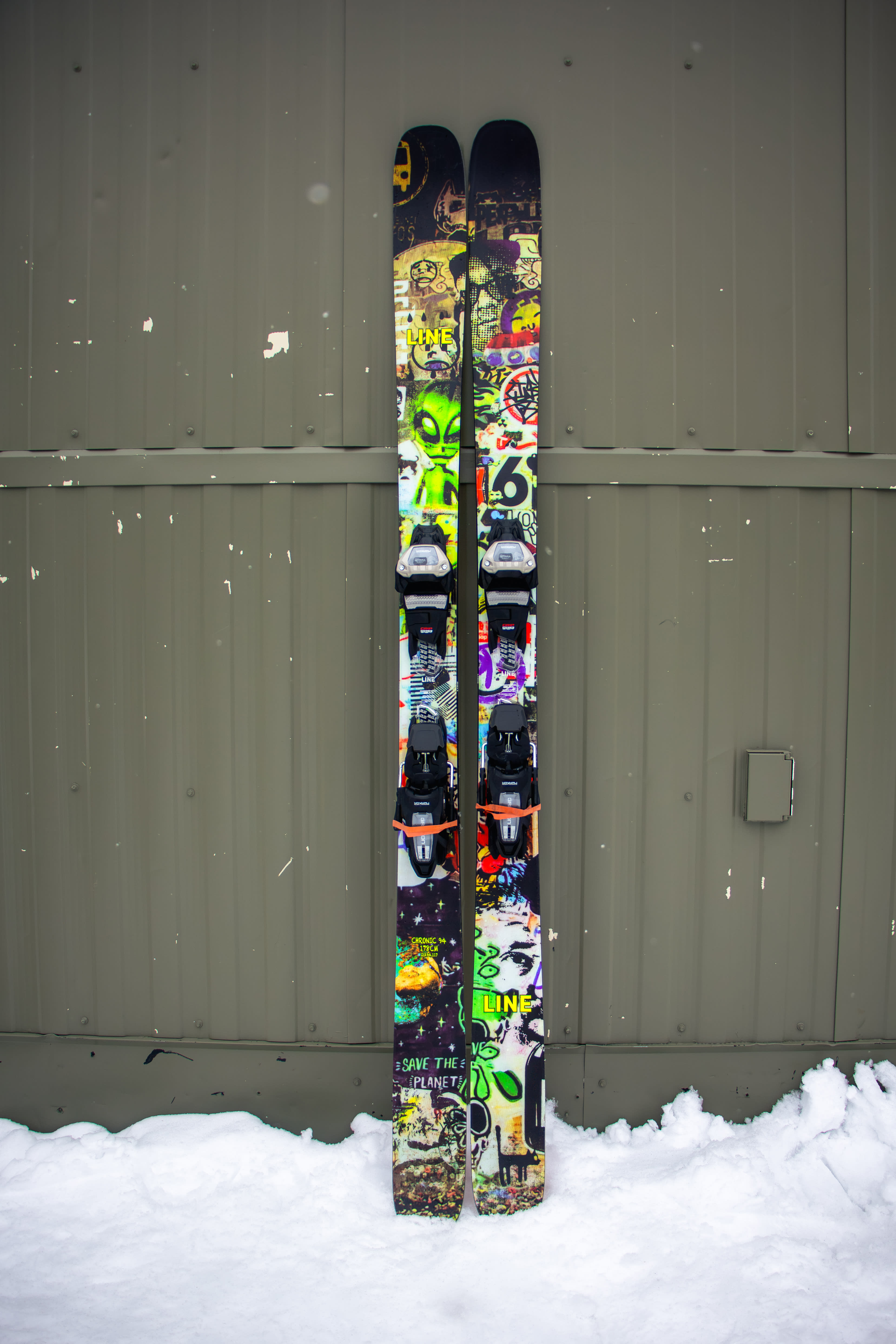 LINE chronic ラインクロニック　faction Armada Line Skis Chronic - Ski Gear 2023 - Newschoolers.com
